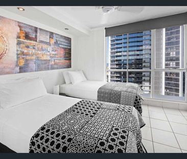 TOP FLOOR APARTMENT RIVER FRONT IN THE HEART OF SURFERS PARADISE - ... - Photo 5