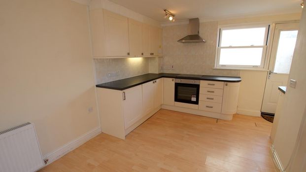 2 bedroom terraced house to rent - Photo 1