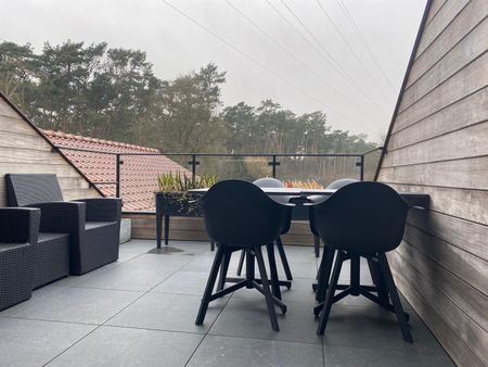 Ruim drie slaapkamer appartement met terras en carport - Photo 2