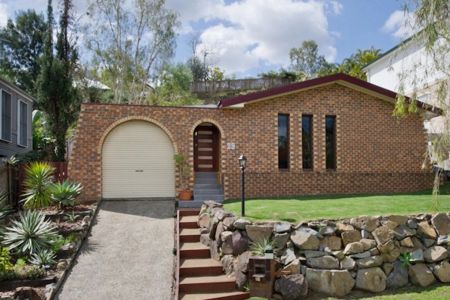 ELEVATED, QUIET POSITION - Photo 2