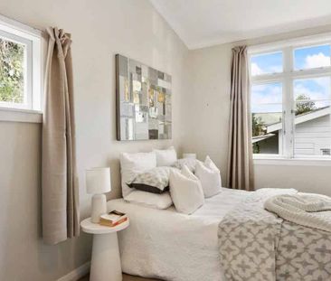 4-Bedroom, 2-Bathroom Home in Aro Valley - Photo 3