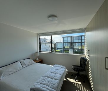 Unwind in a Fully Furnished Apartment in the Heart of Christchurch! - Photo 5