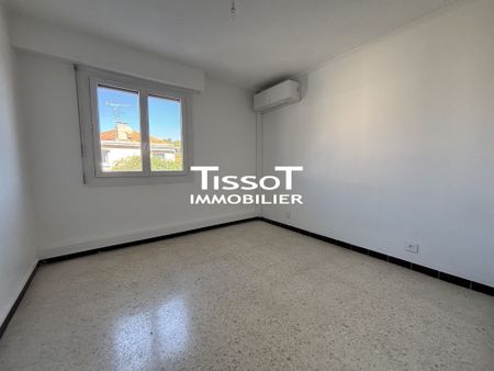 Location Appartement 4 pièces 77m² NIMES 30000 - Photo 2