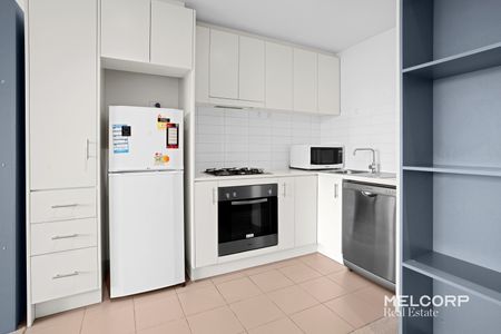 CONTEMPORARY ONE-BEDROOM WITH CARPARK IN SOUTHBANK - FURNISHED - Photo 4