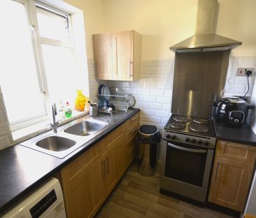 Flat to rent - Melton Court, Havelock Road,, Croydon, CR0 - Photo 4