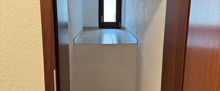 renovierte 2-Raumwohnung mit Küche in Plauen - Foto 1