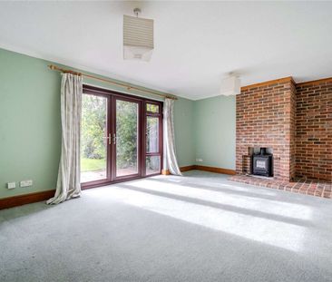 Detached four-bedroom versatile house with garage and driveway. *Pl... - Photo 5