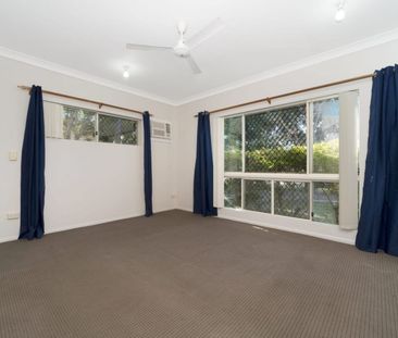 Spacious Family Home with Pool in Prime Kirwan Location - Photo 5