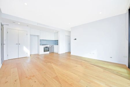 Modern one-bedroom apartment in convenient location - Photo 3