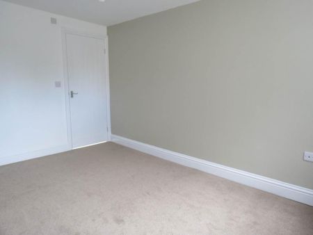 4 bedroom semi-detached house to rent - Photo 5
