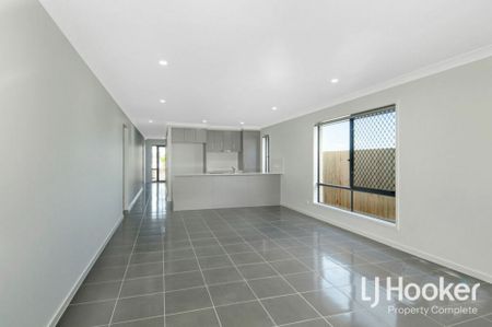 Low Maintenance 3 Bedroom Modern Home!! - Photo 2