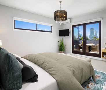 Stylish Mixed-Use Residence with City Views & Versatile Home Office... - Photo 6