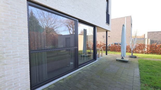 Instapklare, stijlvolle woning te huur nabij het centrum van Rumbeke! - Photo 1