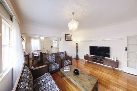 Centrally located Art Deco Inspired Elegance - Photo 4