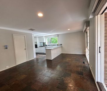 Spacious Immaculate Family Living - East Doncaster Secondary Colleg... - Photo 3