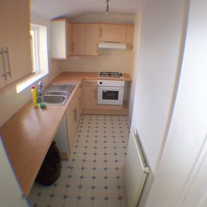 2 Bed Maisonette, Grant Road, CR0 - Photo 2