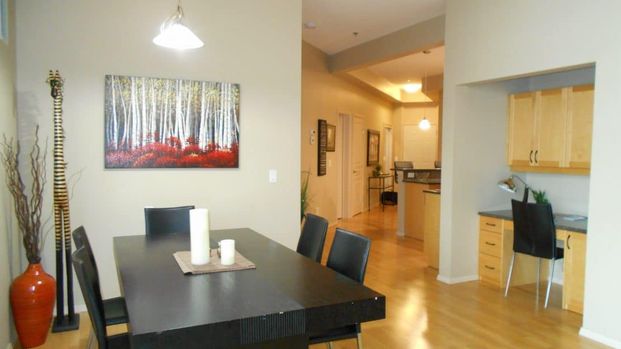 530 – Cozy 2 bed + Den Centrally Located - Photo 1