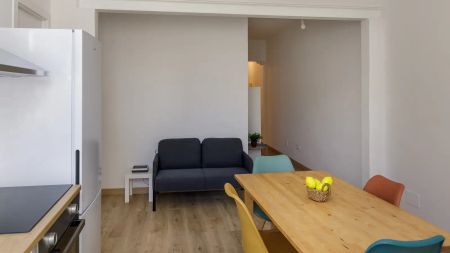 Room in a shared 8-bedroom apartment for rent in Collblanc - Photo 4
