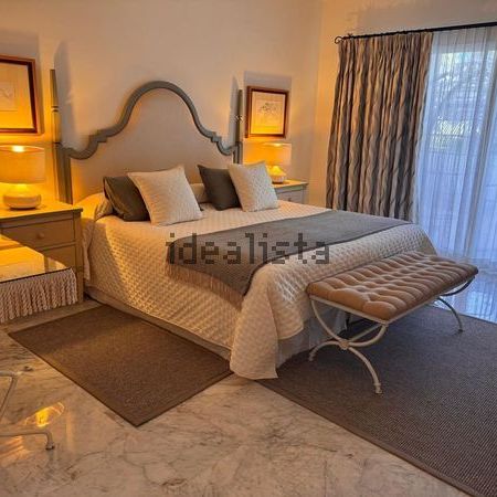 Alquiler de piso en Puente Romano - Photo 1