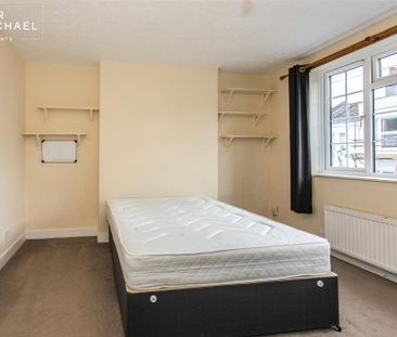 3 bedroom terraced house to rent - Photo 5