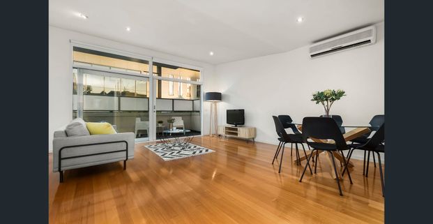 Contemporary Townhouse Living with Three Private Terraces - Photo 1