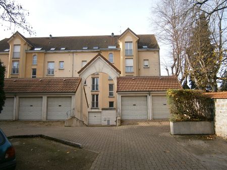 Studio entièrement rénové, en Résidence centre ville - Photo 3