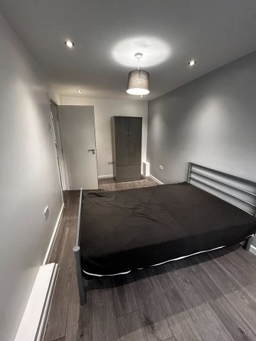 Room in a Shared House, Atkinson Road, E16 - Photo 5