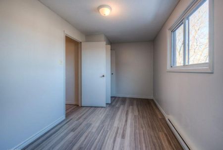 For Lease - 1200 Courtland Avenue Unit# 42, Kitchener, Ontario - Photo 2