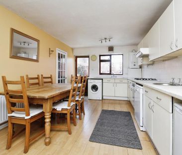 3 bedroom end of terrace house to rent - Photo 1