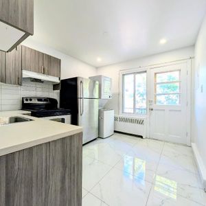 **Because You Deserve Renovated 4 1/2 TOP FLOOR, Ville Emard, Monk ** - Photo 2