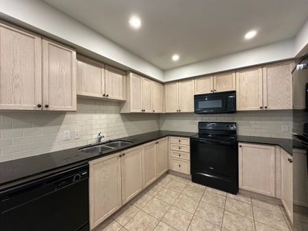 For Lease - 438 Beach Boulevard, Hamilton, Ontario - Photo 2