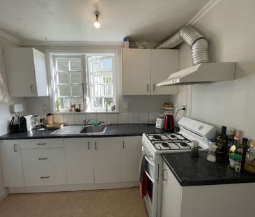 3 Bedrooms, 1 Bathroom - Photo 3