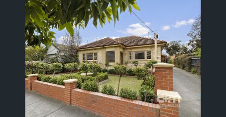 Street Facing Art Deco Home! - Photo 4