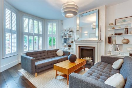 4 bedroom detached house to rent - Photo 2