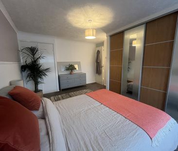 4 bedroom link detached house to rent - Photo 5