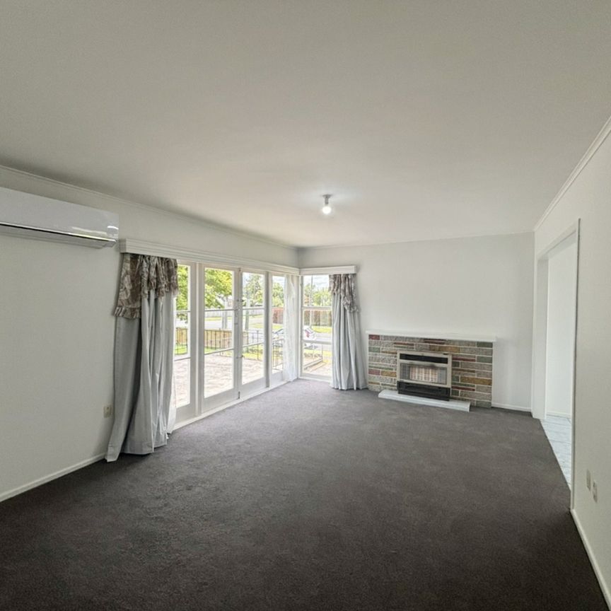 Available NOW - 3 Bedrooms School Zone, Recently Renovated - Photo 1