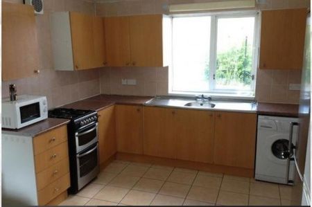 6 Bed - Leasow Drive , Harborne - Photo 2