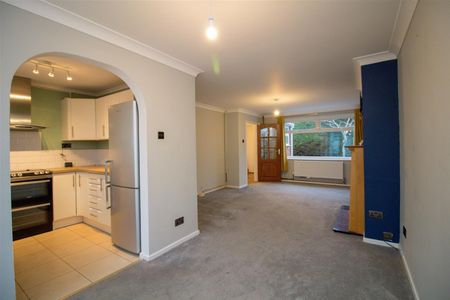 Firs Court, Keynsham, Bristol - Photo 4