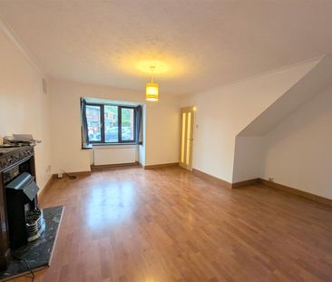 3 Beds - Detached house - - Photo 1