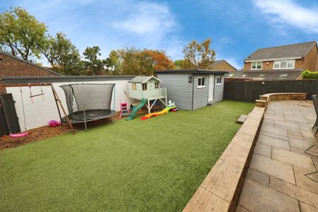 4 bedroom House To Let - Photo 4