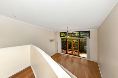 One Bedroom Apartment - In the Heart of the City! - Photo 3