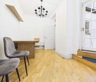 Kensington Court, London, W8 - Photo 2