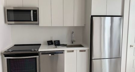 317 Broward #113 Innisfil | $1800 per month | Plus Heat | Plus Water | Plus Hydro - Photo 5