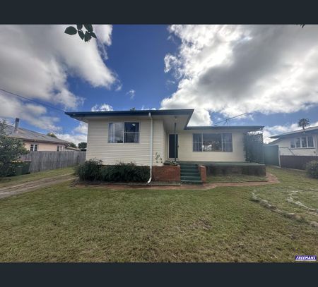 10 Kefford Street, Kingaroy, Qld 4610 - Photo 2