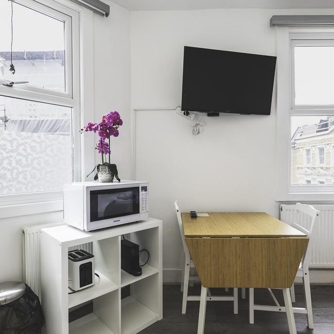 Studio to rent - Photo 1