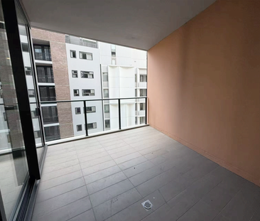 Brand New Luxtury 1 Bed+Study Apartment in the Heart of Zetland - Photo 1