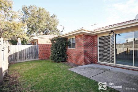 Low Maintenance Living in the Heart of Cranbourne - Photo 3