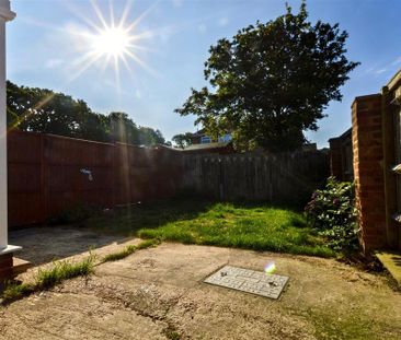 2 bedroom end of terrace house to rent - Photo 6