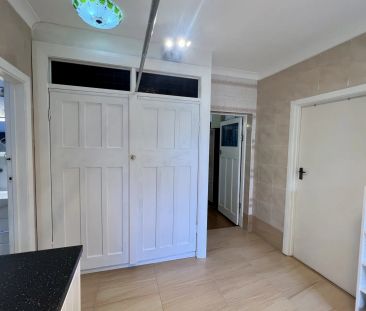 Contemporary Comfort and Convenience in One - Photo 3