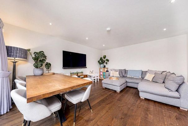 5 bedroom detached house to rent - Photo 1